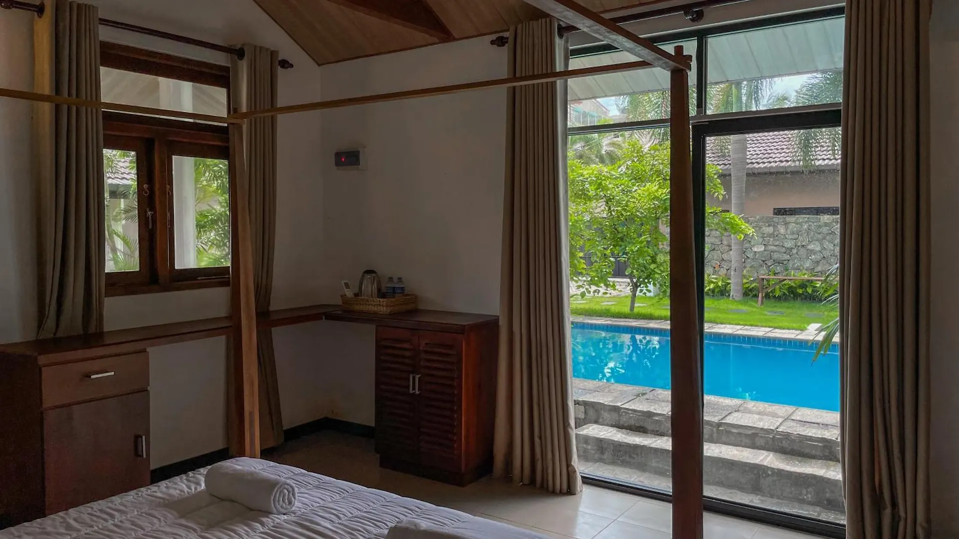 The Barns Villas And Restaurant 니곰보
